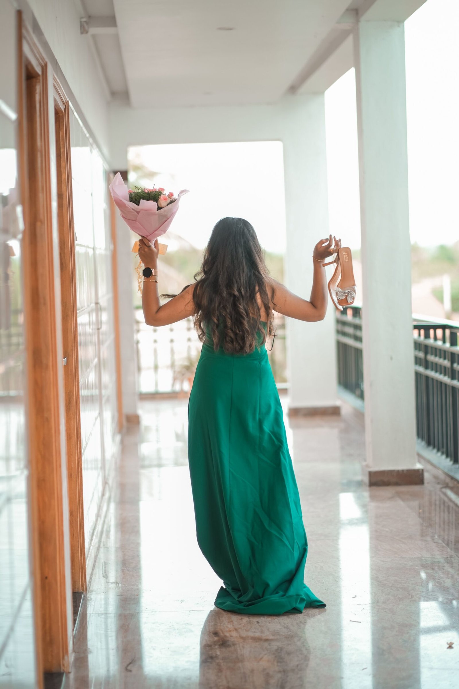 What Shoes Look Best with a Maxi Dress?